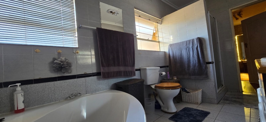 4 Bedroom Property for Sale in Doringkruin North West